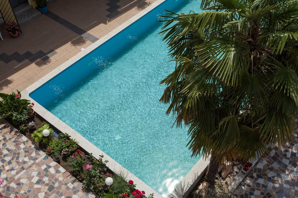 Apartments Paradis ロヴィニ エクステリア 写真