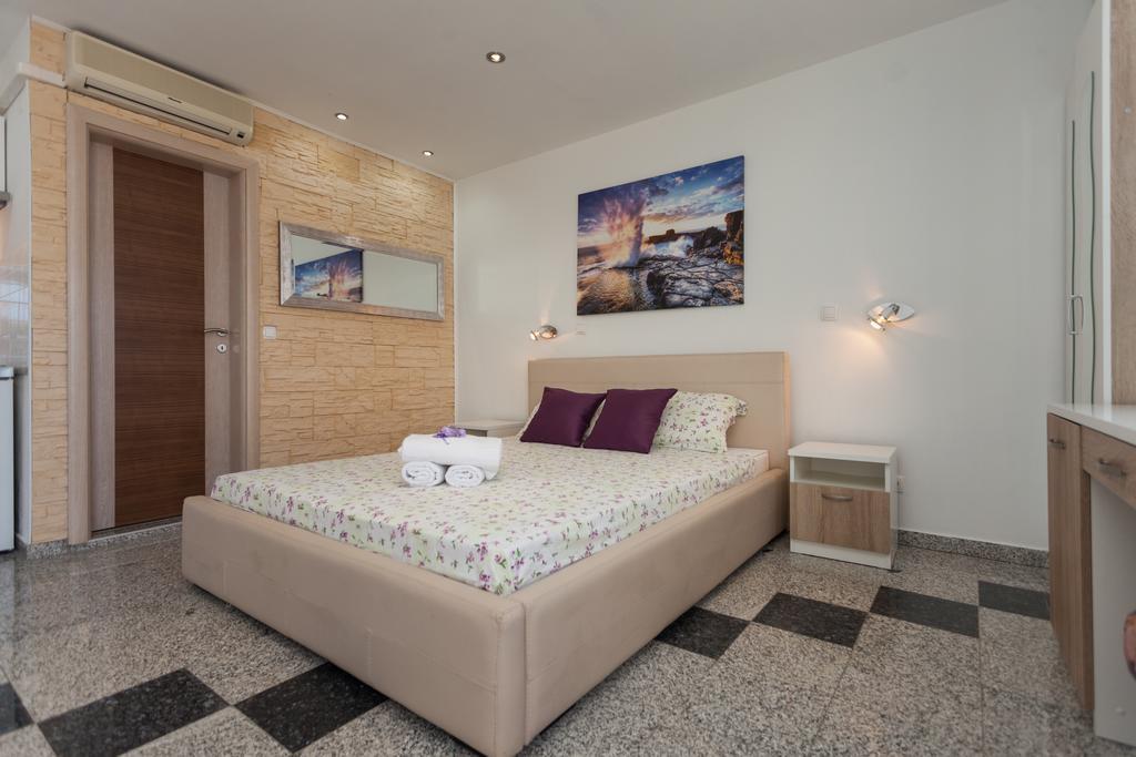Apartments Paradis ロヴィニ 部屋 写真